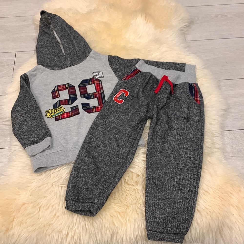 Nannette Kids Matching Set Sweatpants and Hoodie in 24M in Colour Gray/Red Plaid